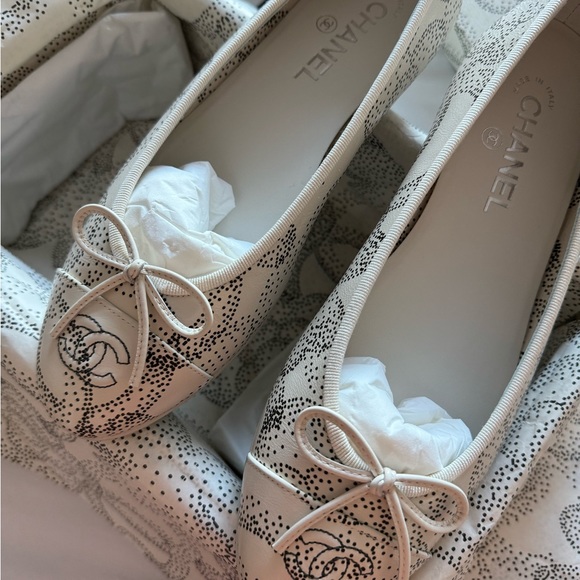 Brand new in box Chanel camellia ballerina flats size 40.5 - Picture 3 of 6